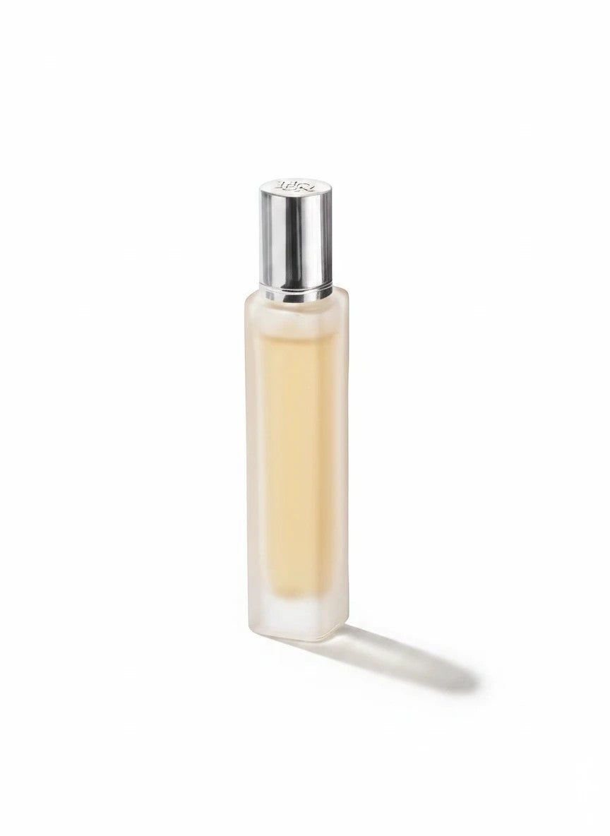 Flacon de parfum Easy Bake Intense TRENDY DISTRICT 50 ml, flacon en verre dépoli avec bouchon argenté, liquide doré.